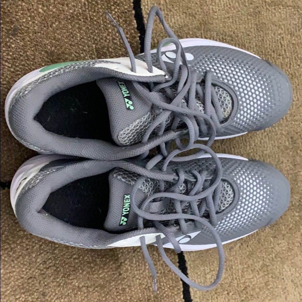 Yonex tennis shoes